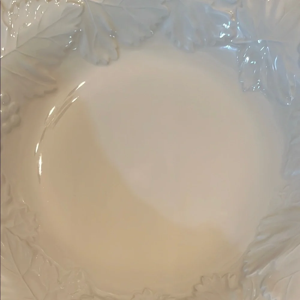 Elegant Cream‎ Dinnerware Set